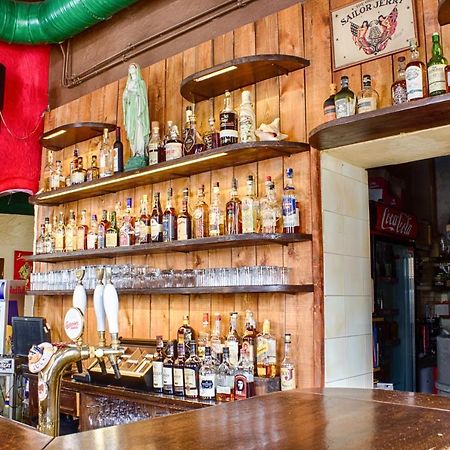 Cuba Bar & Hostel تشيسكي بوديوفيتسه المظهر الخارجي الصورة