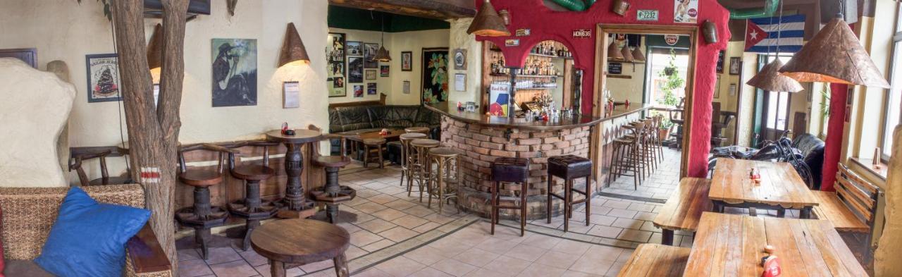 Cuba Bar & Hostel تشيسكي بوديوفيتسه المظهر الخارجي الصورة