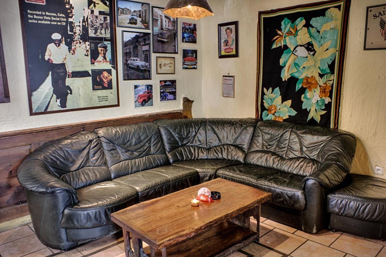Cuba Bar & Hostel تشيسكي بوديوفيتسه المظهر الخارجي الصورة