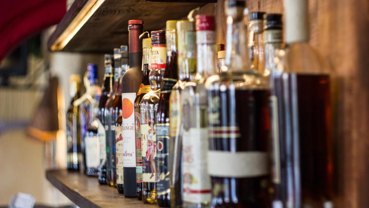 Cuba Bar & Hostel تشيسكي بوديوفيتسه المظهر الخارجي الصورة