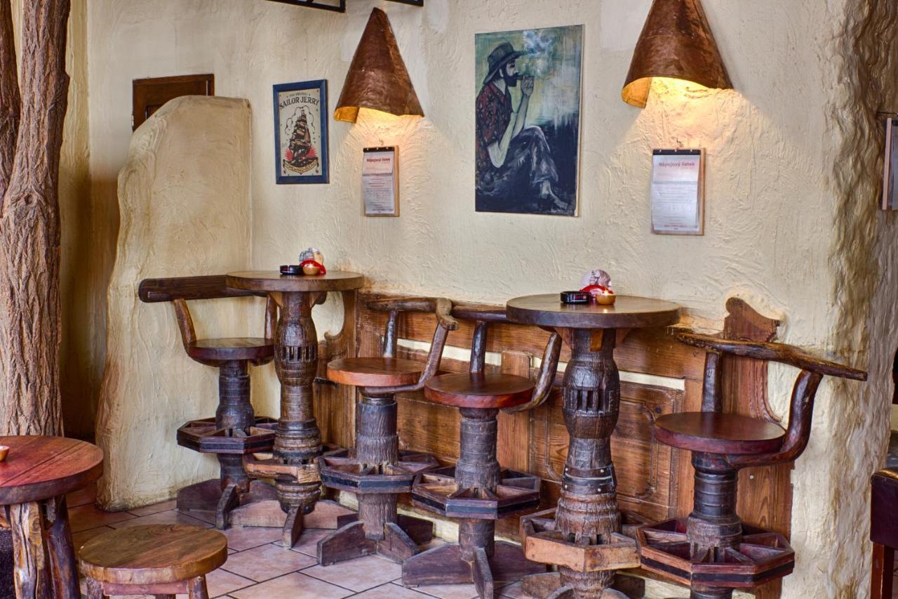 Cuba Bar & Hostel تشيسكي بوديوفيتسه المظهر الخارجي الصورة