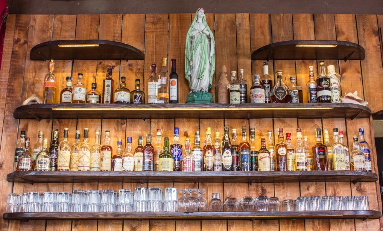 Cuba Bar & Hostel تشيسكي بوديوفيتسه المظهر الخارجي الصورة