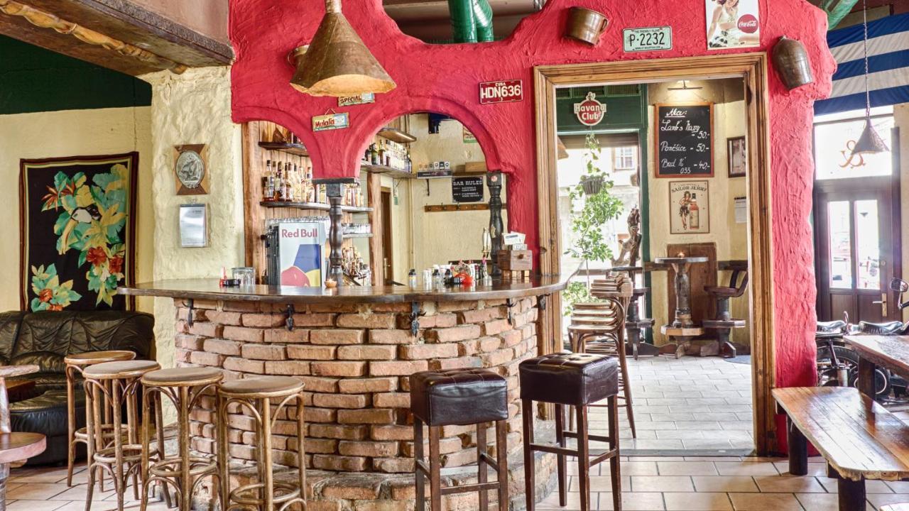 Cuba Bar & Hostel تشيسكي بوديوفيتسه المظهر الخارجي الصورة