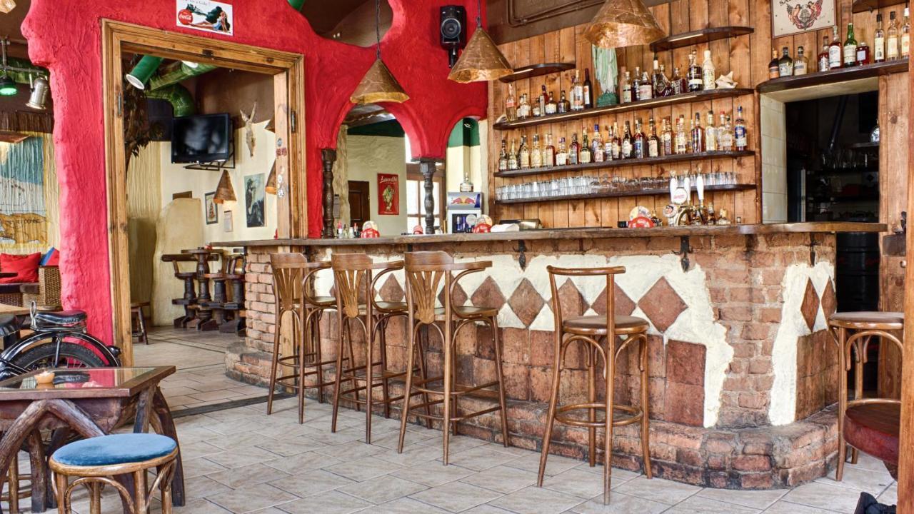 Cuba Bar & Hostel تشيسكي بوديوفيتسه المظهر الخارجي الصورة