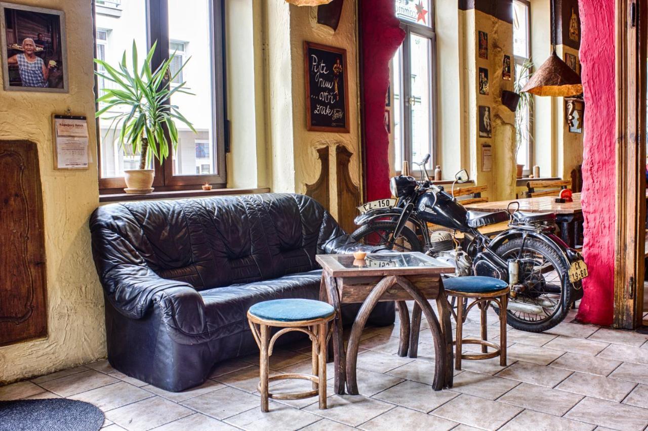 Cuba Bar & Hostel تشيسكي بوديوفيتسه المظهر الخارجي الصورة