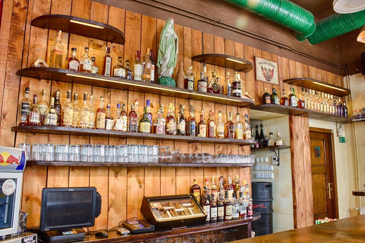 Cuba Bar & Hostel تشيسكي بوديوفيتسه المظهر الخارجي الصورة